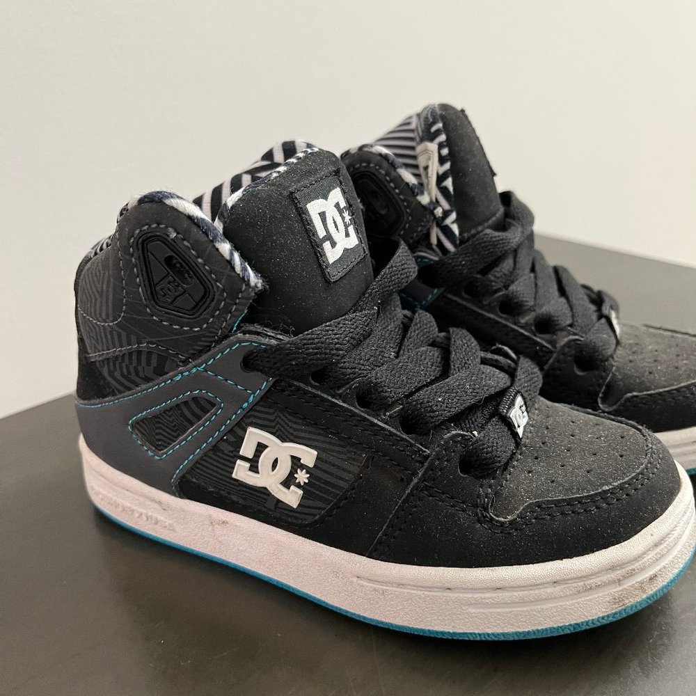 DC Toddler Shoes - Black - Great Condition
